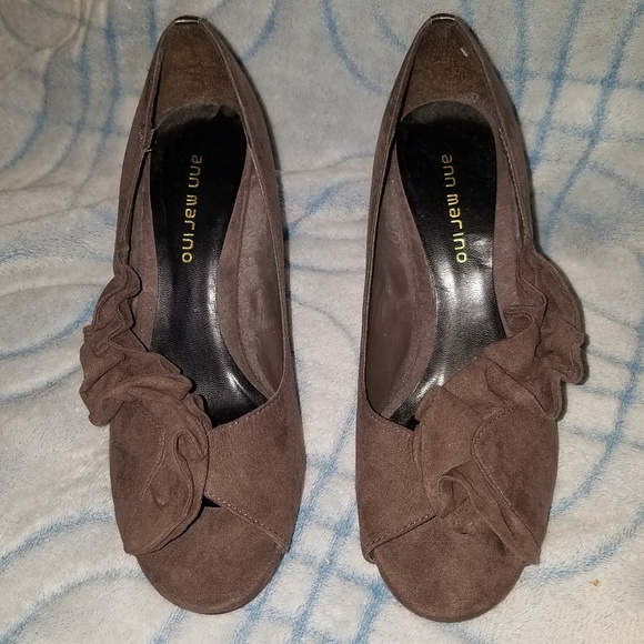 Ann Marino Shoes - ANN MARINO Ruffle Hollywood Peep Pumps Heels 7 M